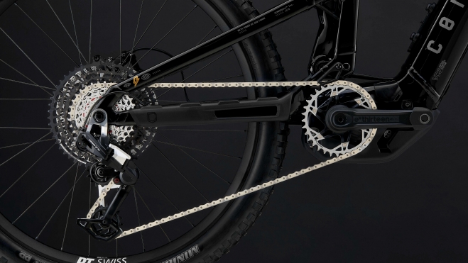 Transmisión mecánica Sram Eagle 90 en ambos modelos. Transmisión mecánica Sram Eagle 90 en ambos modelos.