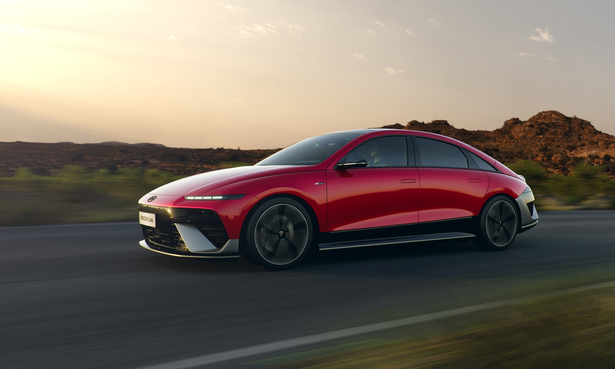 El IONIQ 6 incrementa notablemente su autonomía, aunque todavía no hay precios oficiales.