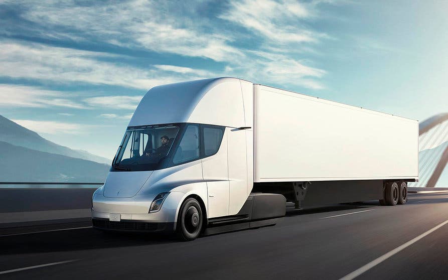  Elon Musk anuncia el inicio de la producción en gran volumen del Tesla Semi.
. 