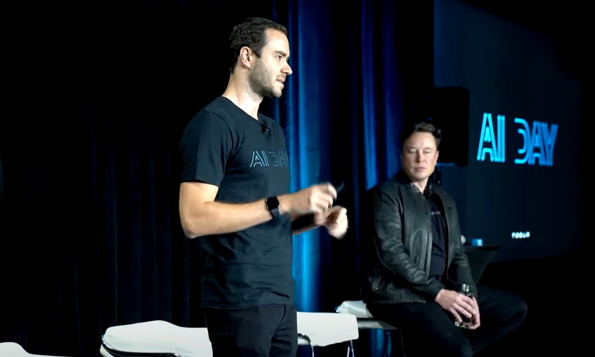 Andrej Karpathy y Elon Musk durante una presentación de Tesla.