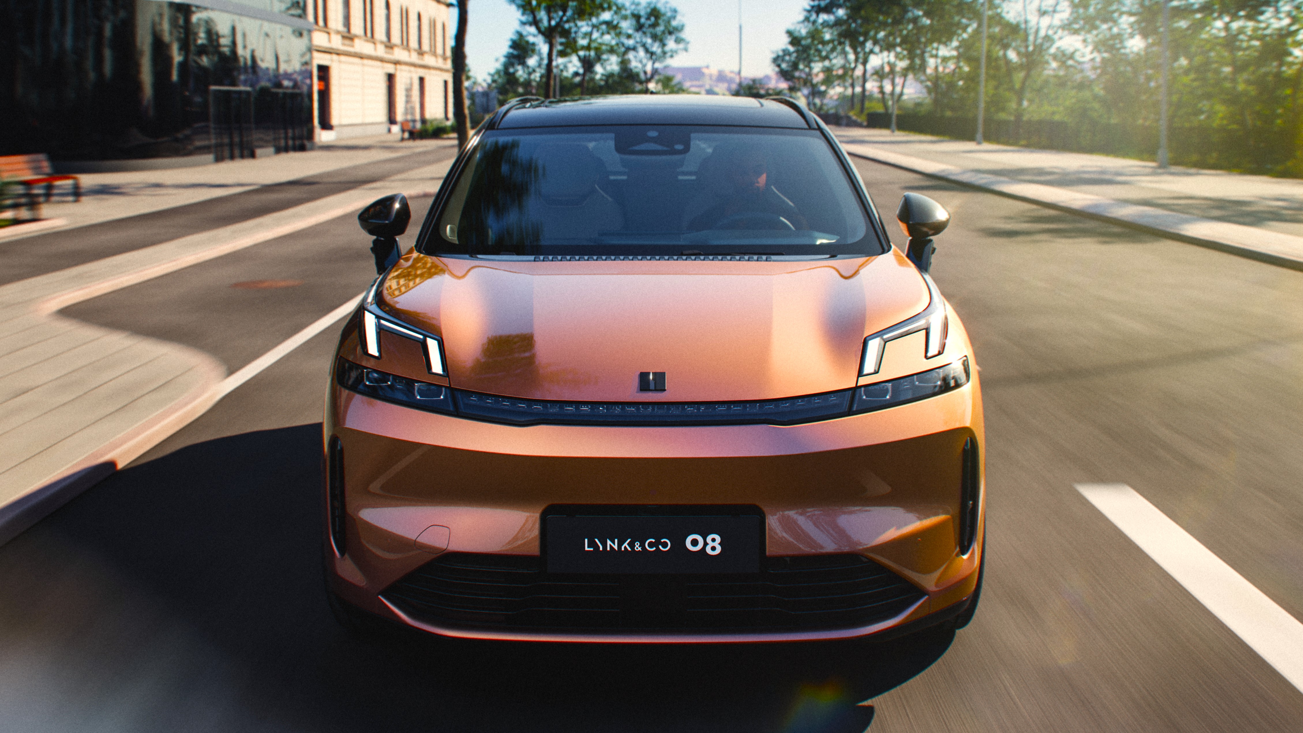 Por lo que cuesta un BYD Sealion 07 eléctrico, puedes tener este Lynk & Co 08: el híbrido enchufable con 200 km de autonomía.