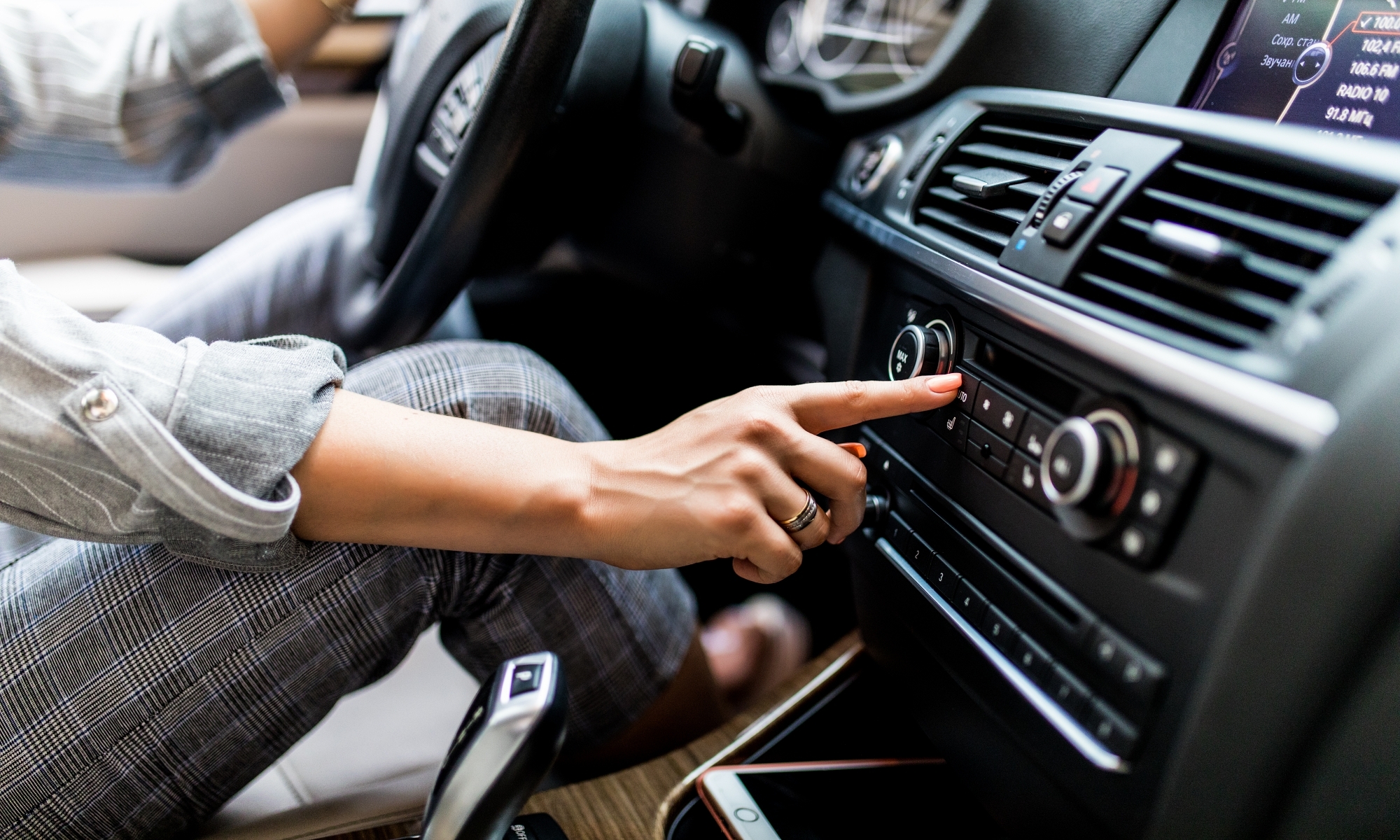 Al encender el aire acondicionado el consumo del coche sube.