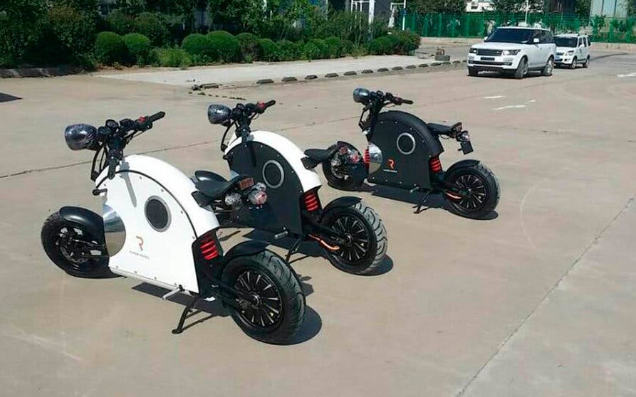  Rumble Motors cuenta con en su catálogo con un ciclomotor eléctrico minimalista, dos scooter eléctricos  futuristas y una motocicleta eléctrica vintage. 