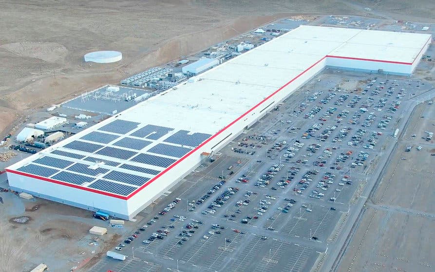  La Gigafactoría 1 de Tesla y Panasonic situada en el desierto de Nevada empezó a construirse en 2014 y arrancó la producción en 2017. 