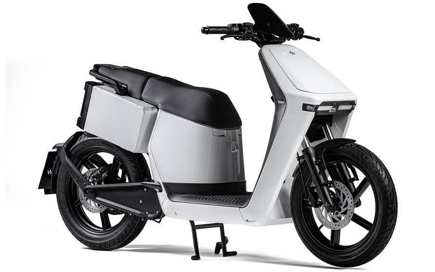 WoW! comenzará a vender sus dos primeros scooter eléctricos en otoño. El Modelo 4 se homologa como ciclomotor eléctrico y el Modelo 6 como motocicleta. 