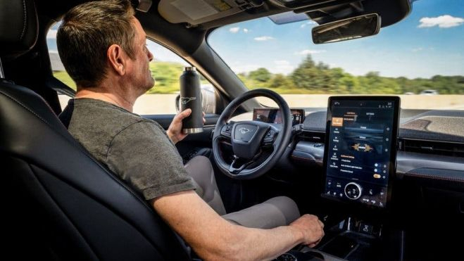El Ford Mustang Mach-E tendrá modo manos libres y una cámara vigilará al conductor El Ford Mustang Mach-E tendrá modo manos libres y una cámara vigilará al conductor