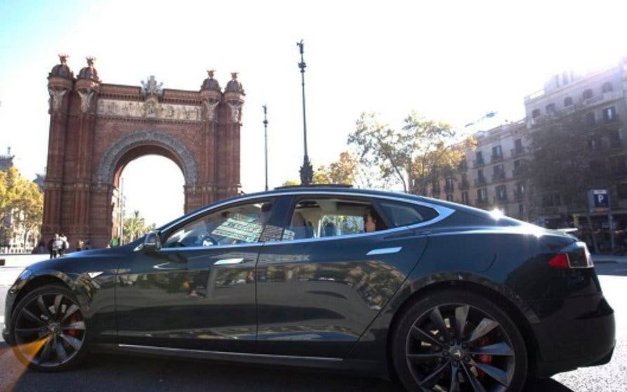  Tesla Model S. 