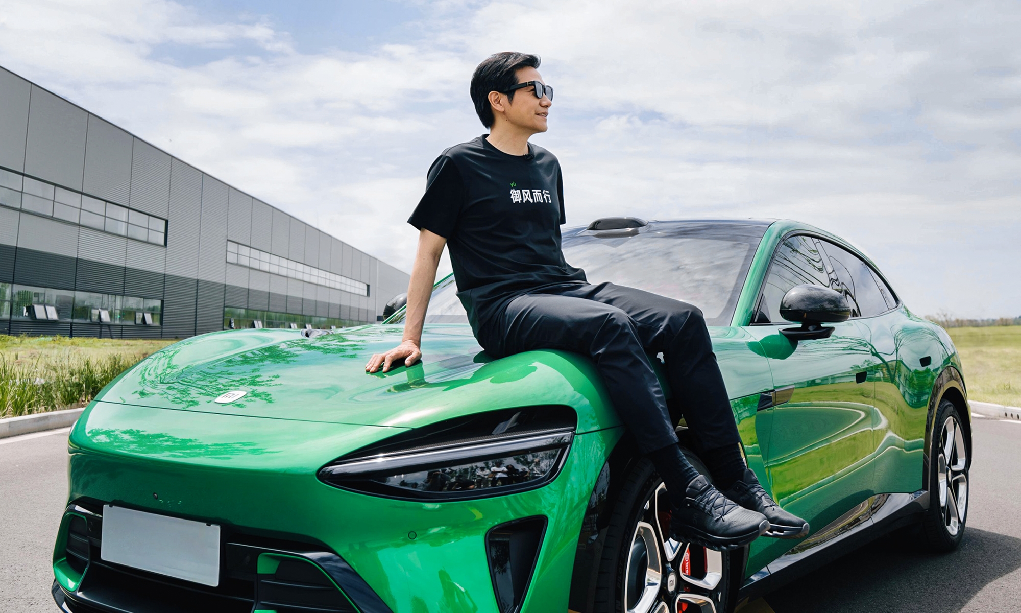 El CEO de Xiaomi, Lei Jun, huye de las tendencias y elogia los coches y la tecnología de su competencia.