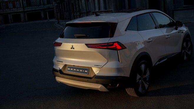 Mitsubishi Grandis 1