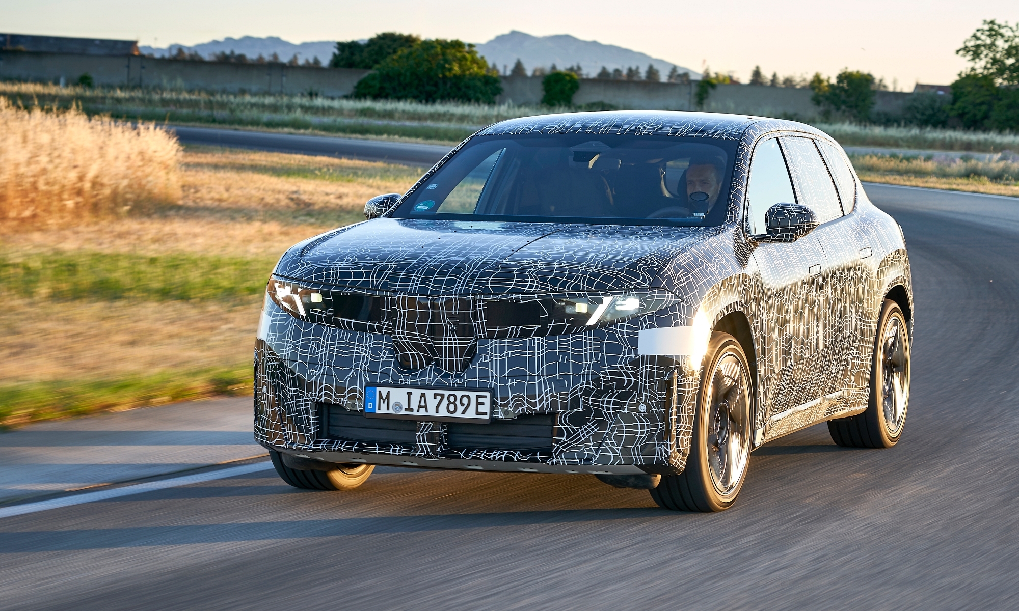 El nuevo BMW iX3 será presentado oficialmente a principios de septiembre.