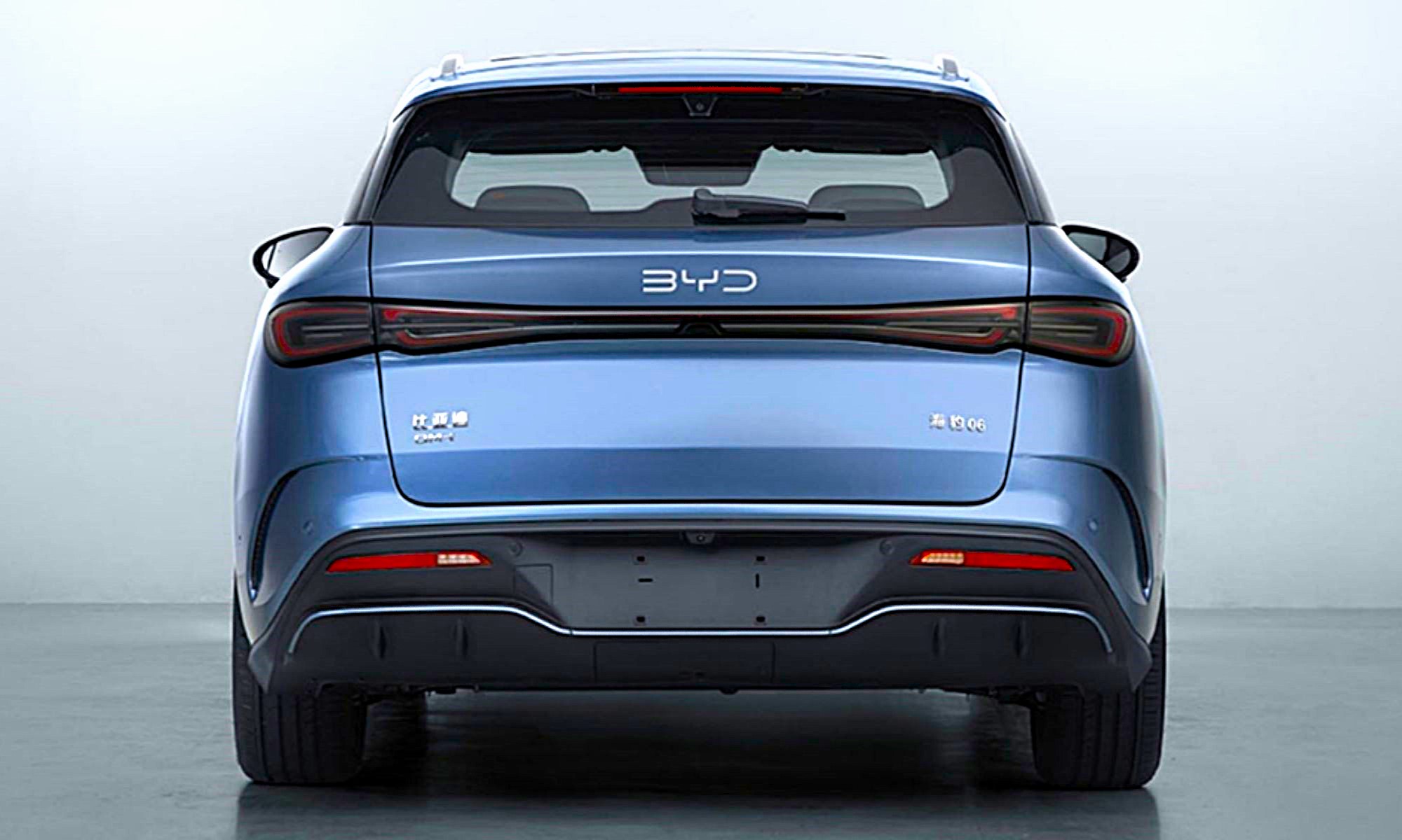 BYD ha puesto a la venta en China, y desde 13.000 euros al cambio, un familiar híbrido enchufable con hasta 2.000 km de autonomía.