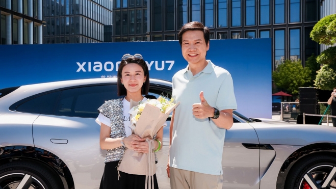 Lei Jun Entrega Primer Xiaomi YU7 Lei Jun Entrega Primer Xiaomi YU7