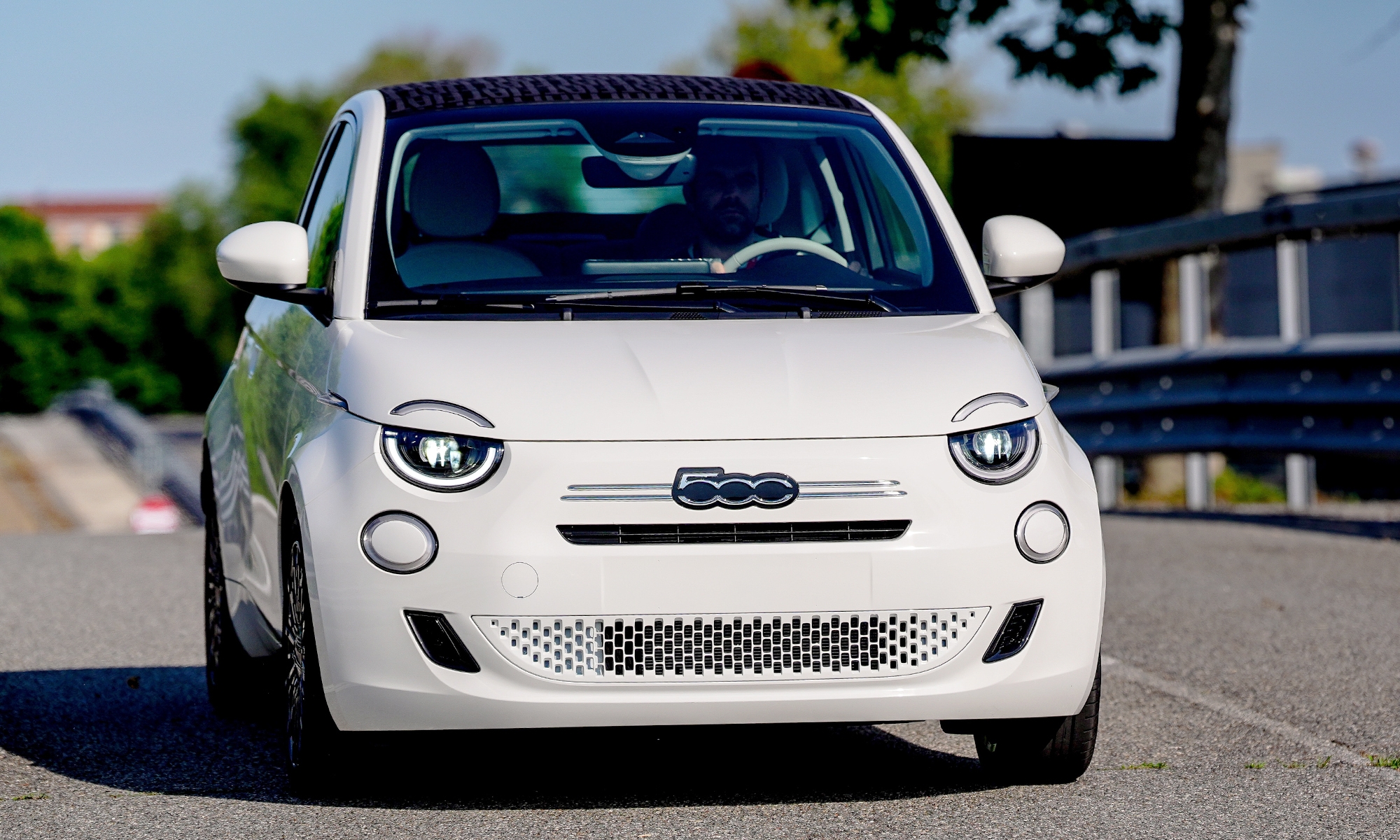 El nuevo FIAT 500 Hybrid llegará al mercado español para finales de año.