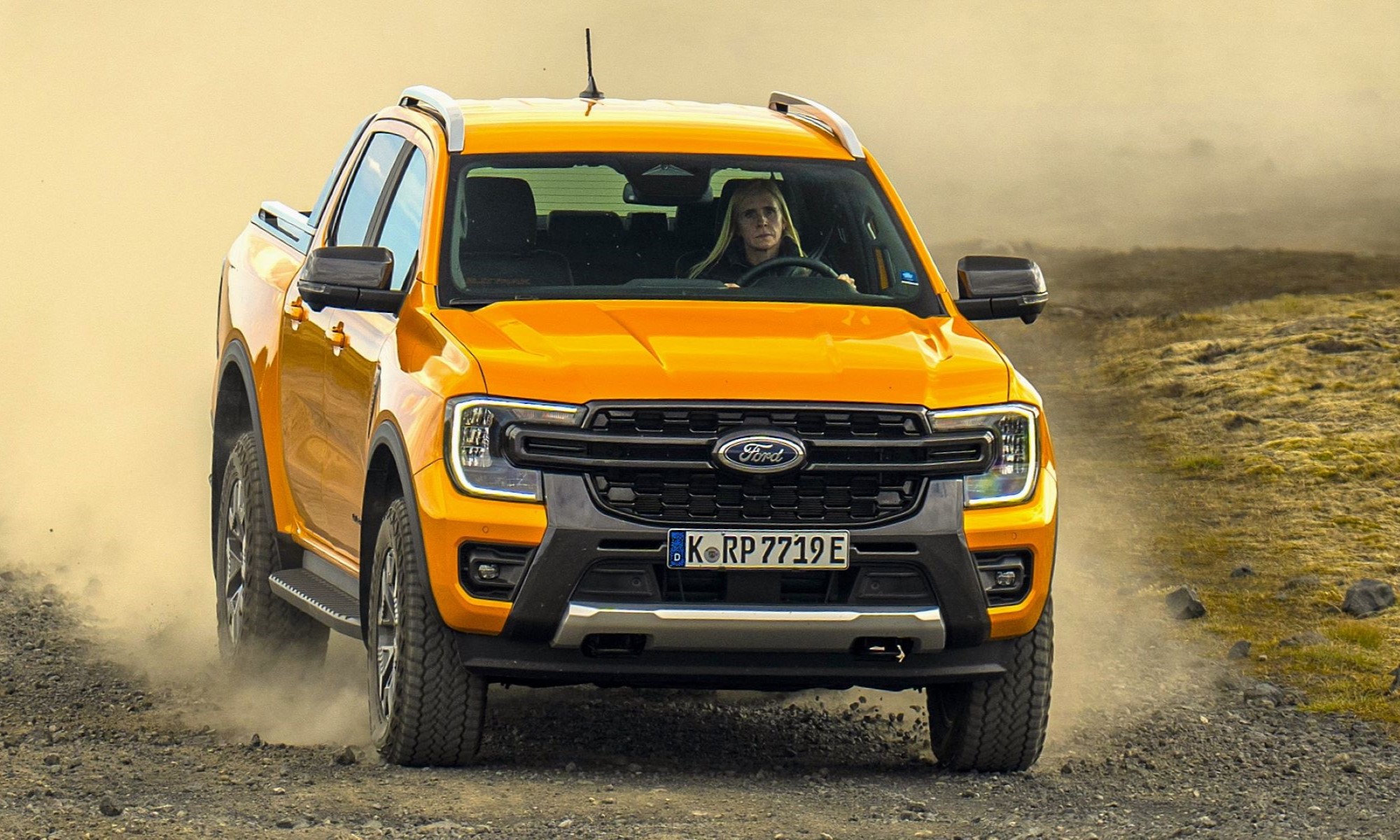 La Ford Ranger, la pick-up más vendida en Europa, acaba de poner a la venta su versión híbrida enchufable con 52 km de autonomía eléctrica.