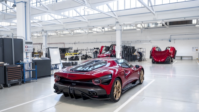 33Stradale Assemblyprocess (12) 33Stradale Assemblyprocess (12)