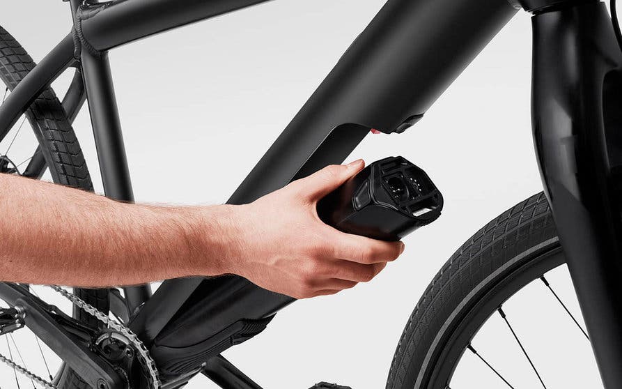  Fazua evation es un sistema que permite extraer la batería y el motor del tubo inferior de la bicicleta eléctrica convirtiéndola en una convencional. 