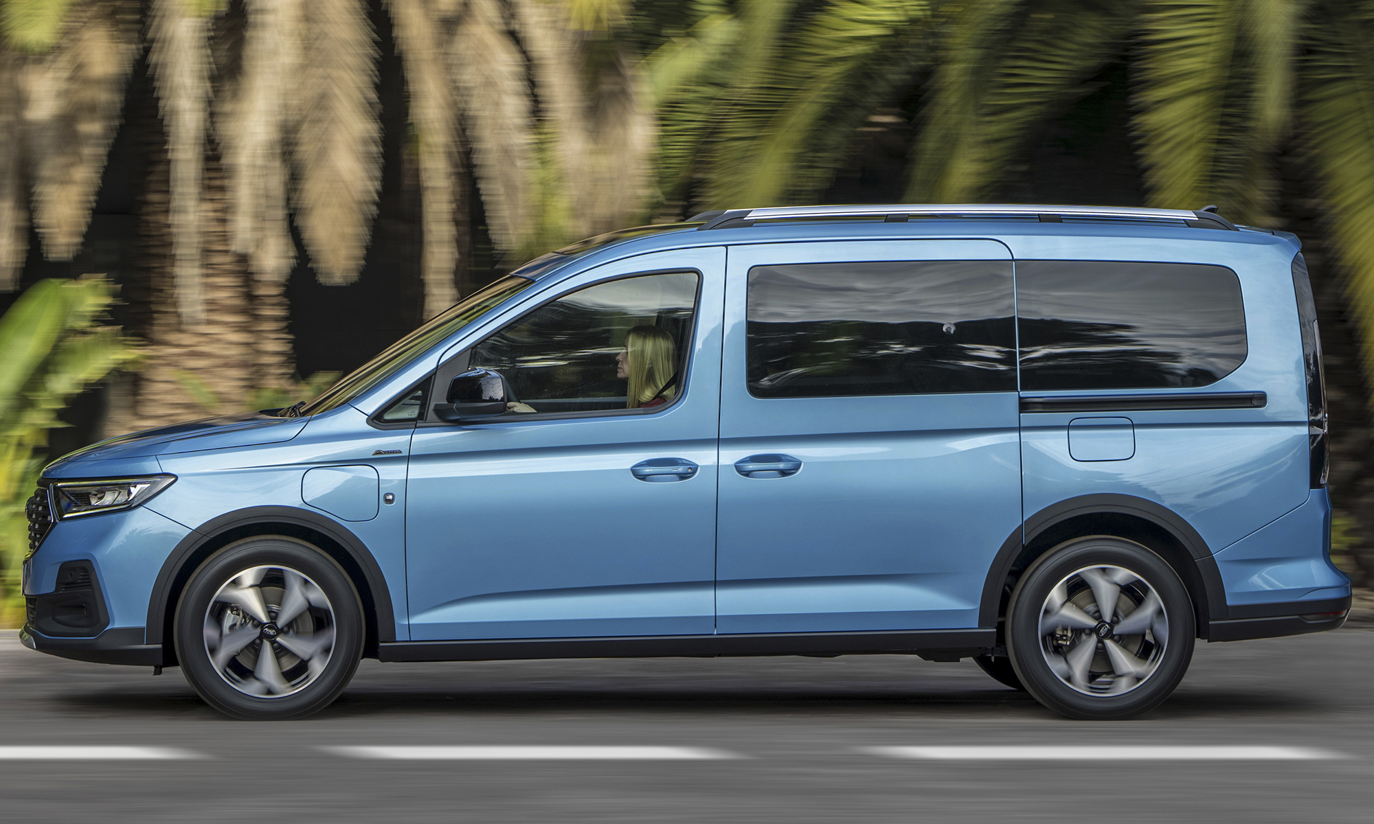 ford tourneo connect phev 2
