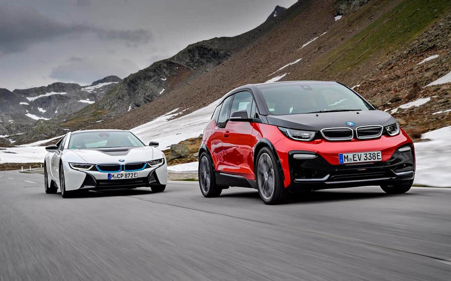  El BMW i3 tendrá un sucesor en la gama del fabricante alemán, mientras que el BMW i8 se ha despedido con 18 unidades exclusivas. 