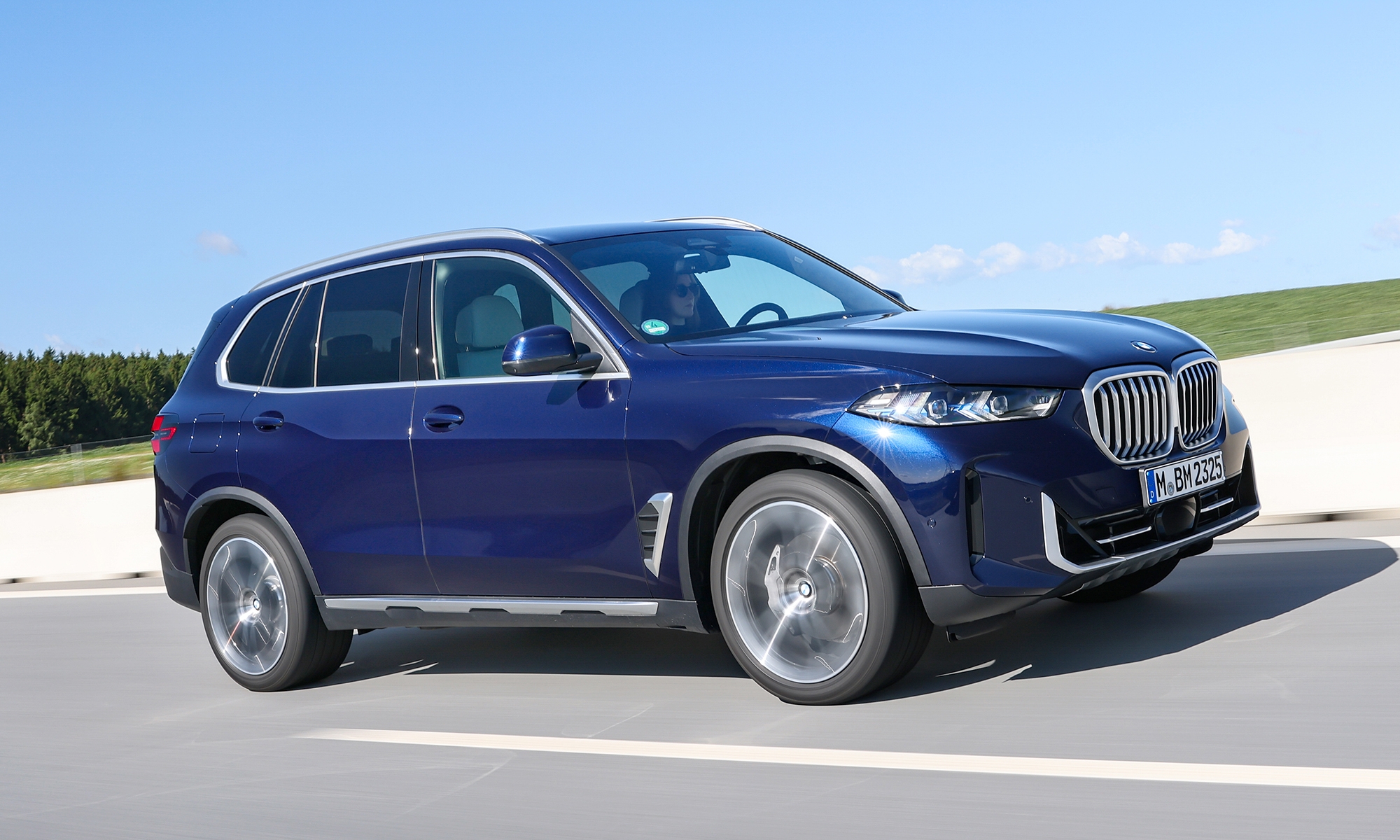 El BMW X5 híbrido enchufable está disponible para comprar en España.