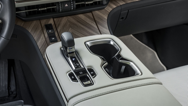 Lexus LM 2 Lexus LM 2