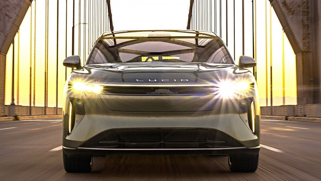 Lucid Motors, el mayor rival de Tesla en EE.UU. acaba de firmar un acuerdo con Uber para fabricar sus robotaxis: 20.000 en seis años.
