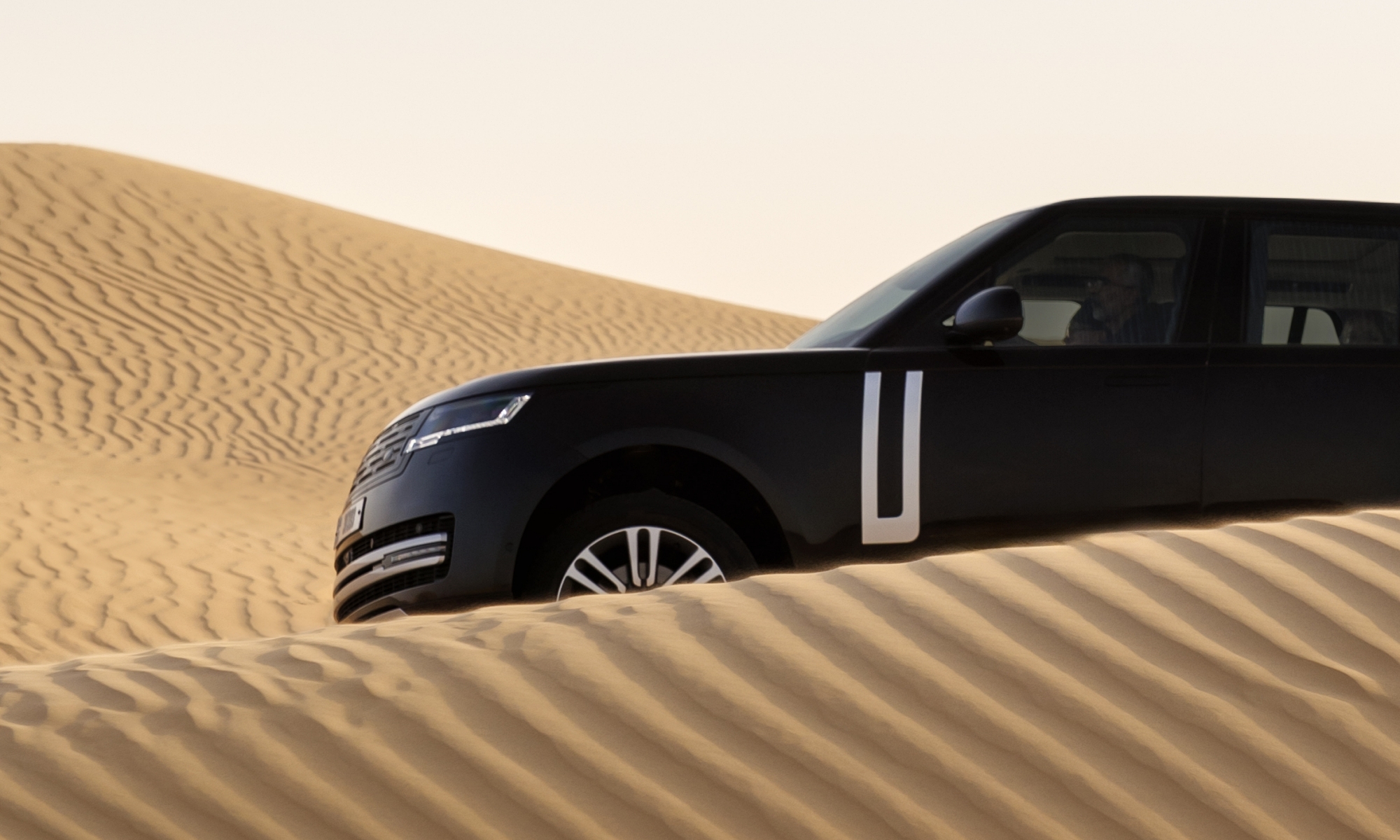 El Range Rover eléctrico seguirá ejercitándose por medio mundo durante la espera.