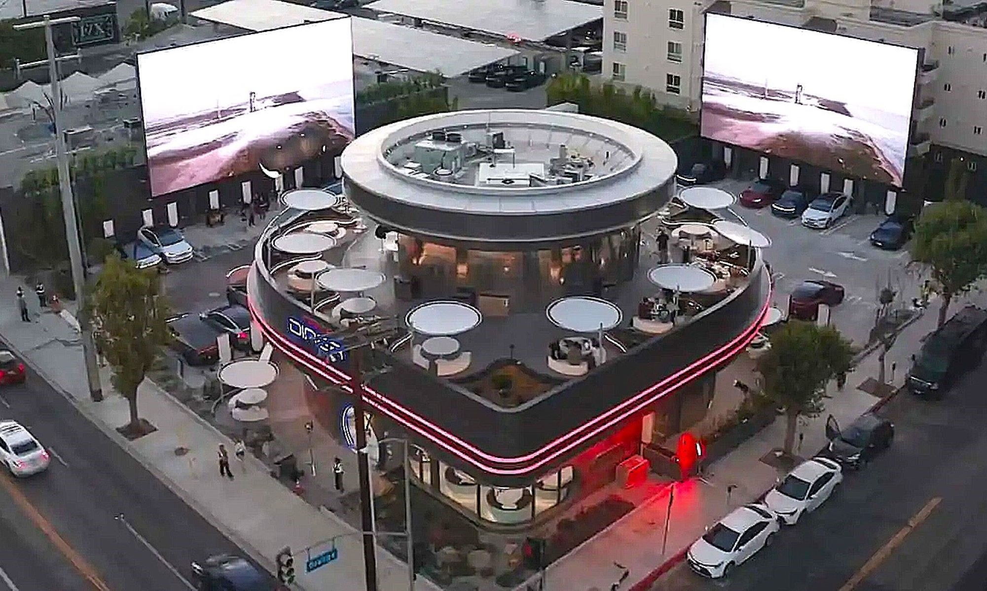 El último negocio de Elon Musk es un restaurante de cómida rápida y casi temático de Tesla, ¿tendrá éxito?