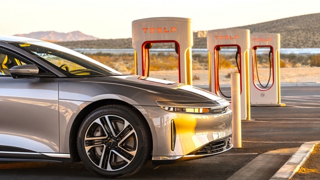 A partir del próximo 31 de julio, el Lucid Air, el coche eléctrico más eficiente del mundo, podrá recargar en los puntos de recarga de Tesla.
