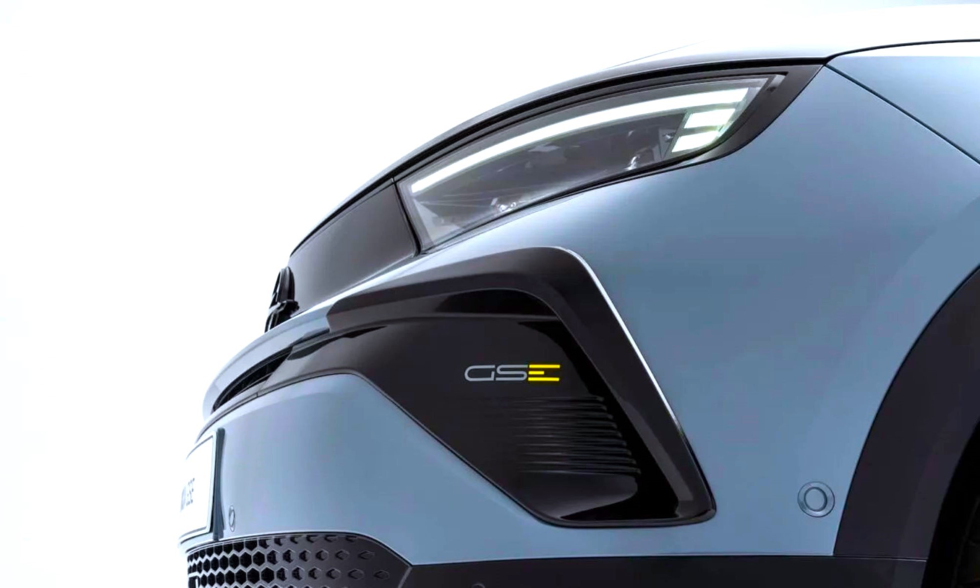 Las siglas GSe identifican a los Opel eléctricos más deportivos, como este Opel Mokka de 280 CV y rival del MINI Aceman.