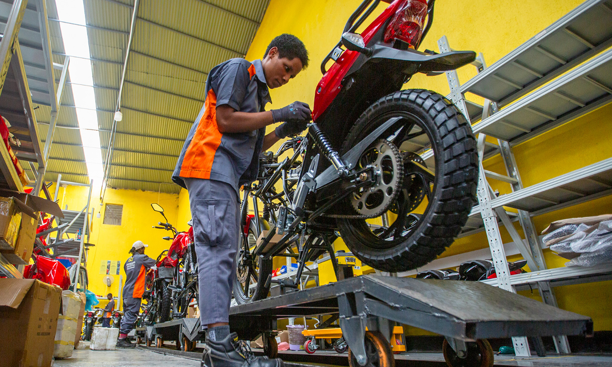 byd ampersando baterias motos electricas africa