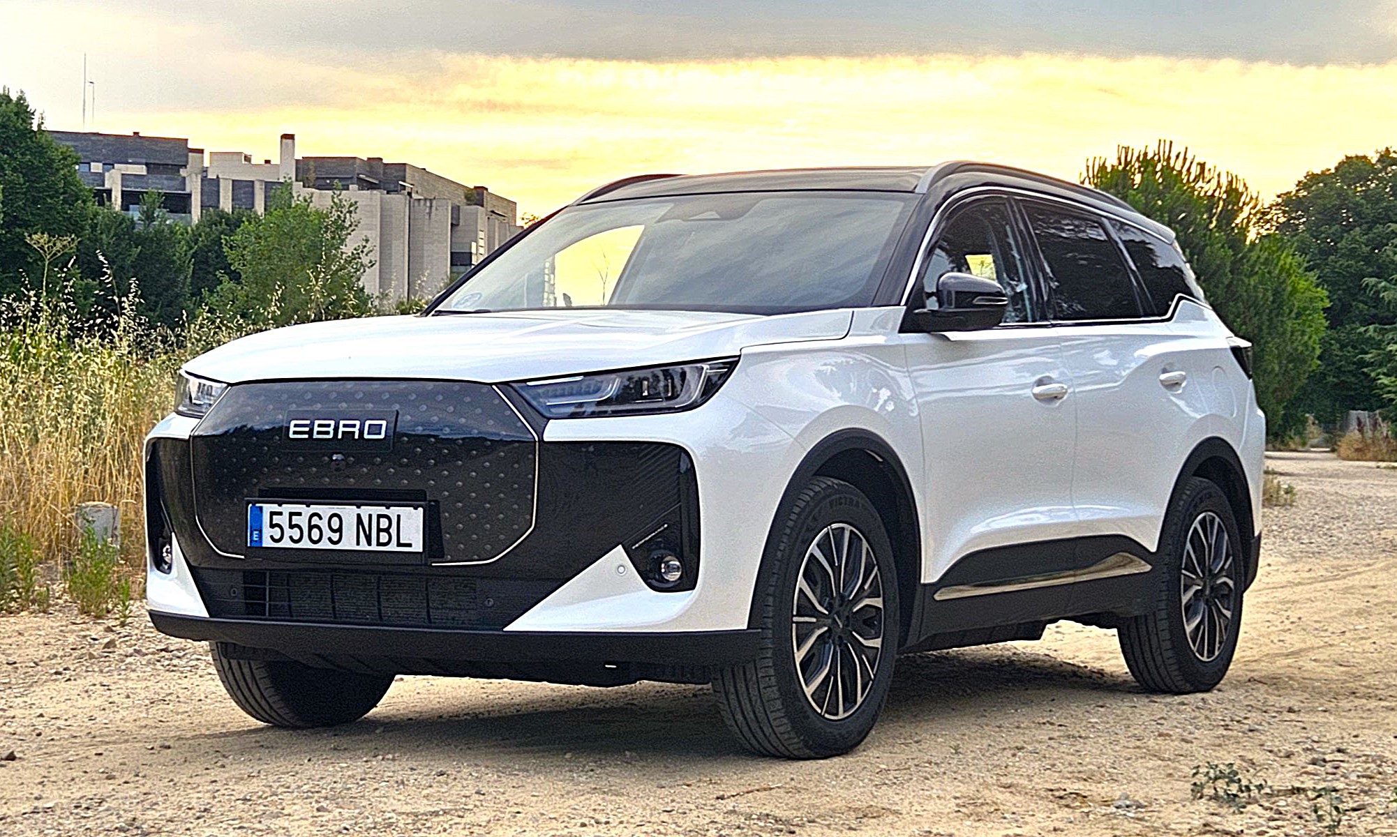 Financiándolo y con las ayudas del MOVES III, este SUV híbrido enchufable de EBRO con más de 1.200 km de autonomía sale desde 27.420 euros.