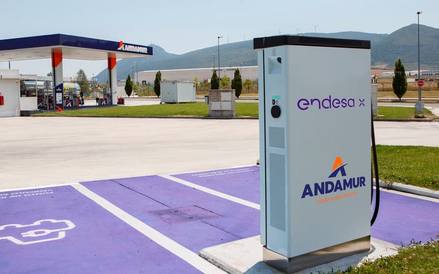  Endesa instala cargadores rápidos en las estaciones de Andamur. 