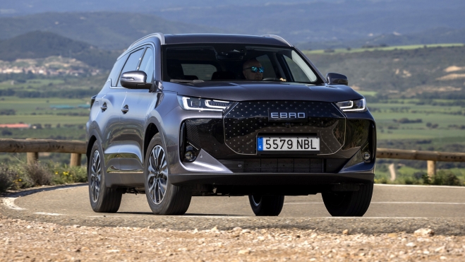 EBRO s700 PHEV Más de 1.200 km de autonomía para este SUV híbrido hecho en España (4)