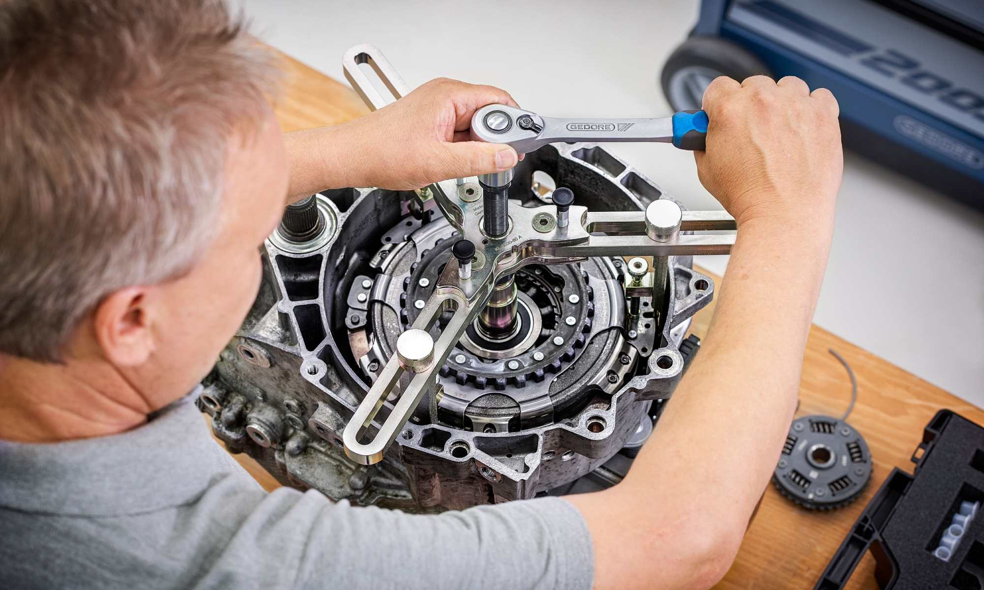 reparar coche eléctrico