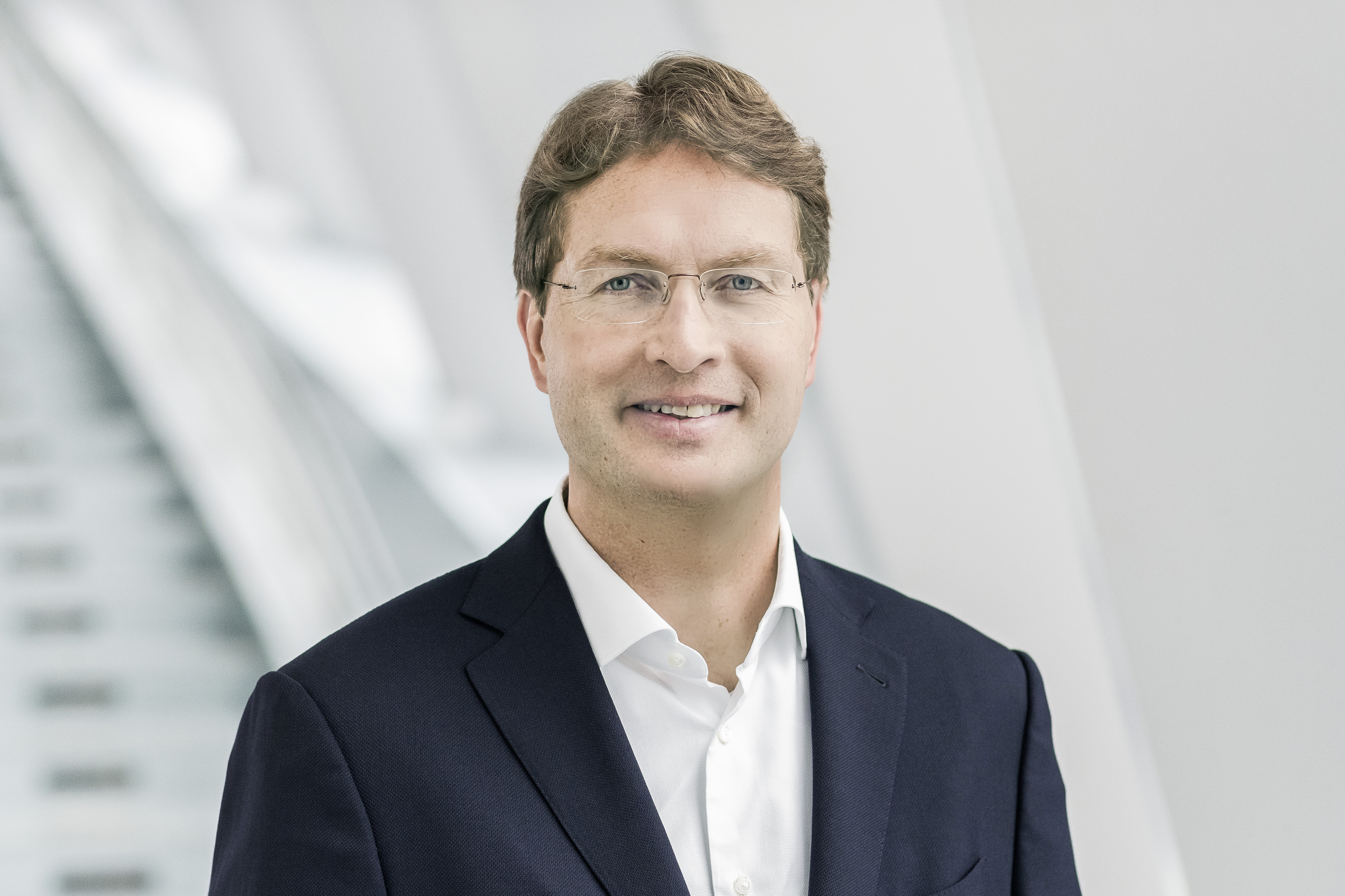 Ola Källenius, jefe de Mercedes y presidente de ACEA, exige a la Unión Europea un cambio urgente en sus políticas.