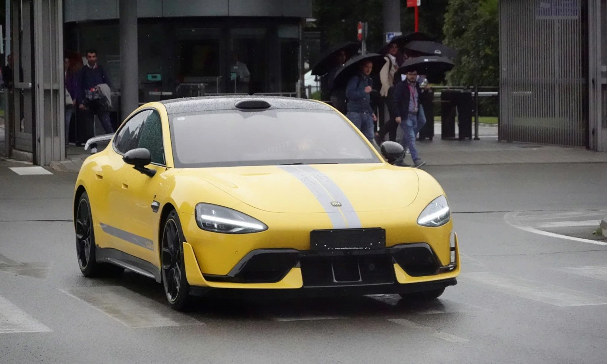 xiaomi su7 ultra pillado fabrica ferrari 1