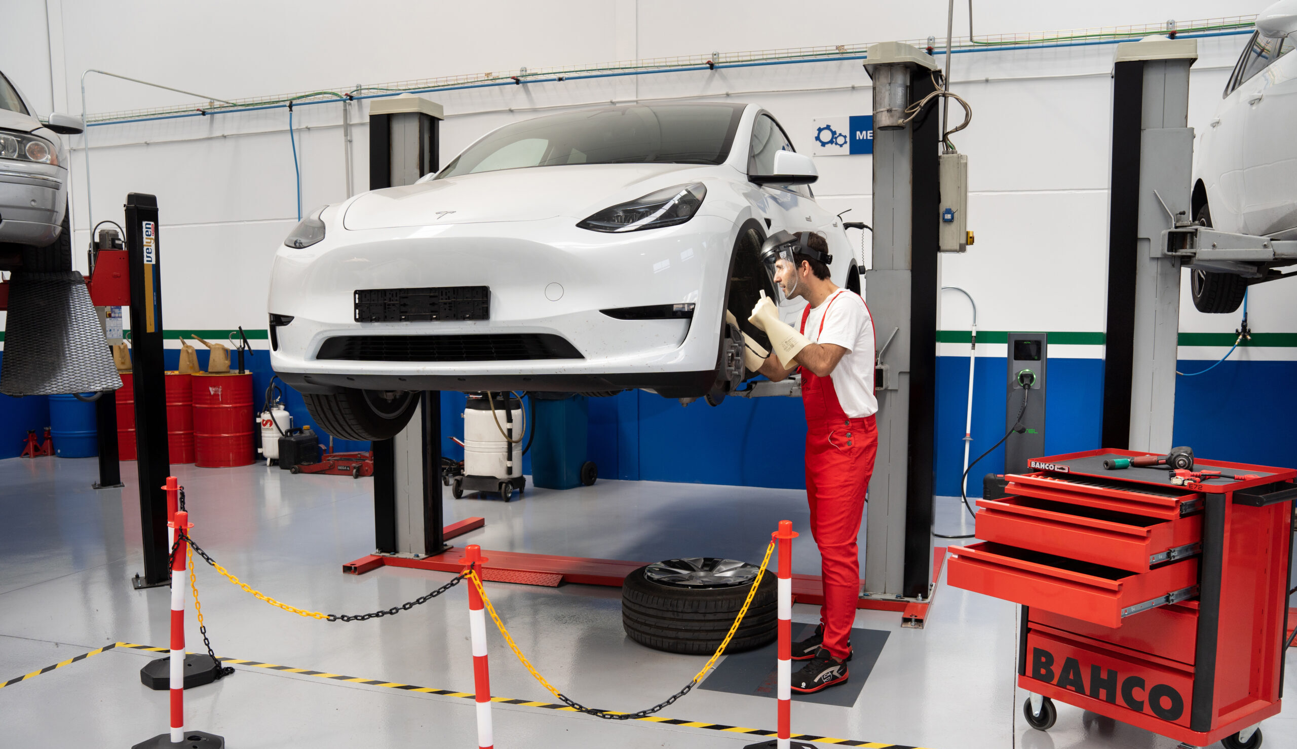 Coche eléctrico taller reparación