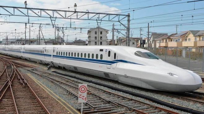 El tren bala japonés Shinkansen N700S incluye baterías bajo cuatro de los 16 vagones que forman el convoy. El tren bala japonés Shinkansen N700S incluye baterías bajo cuatro de los 16 vagones que forman el convoy.