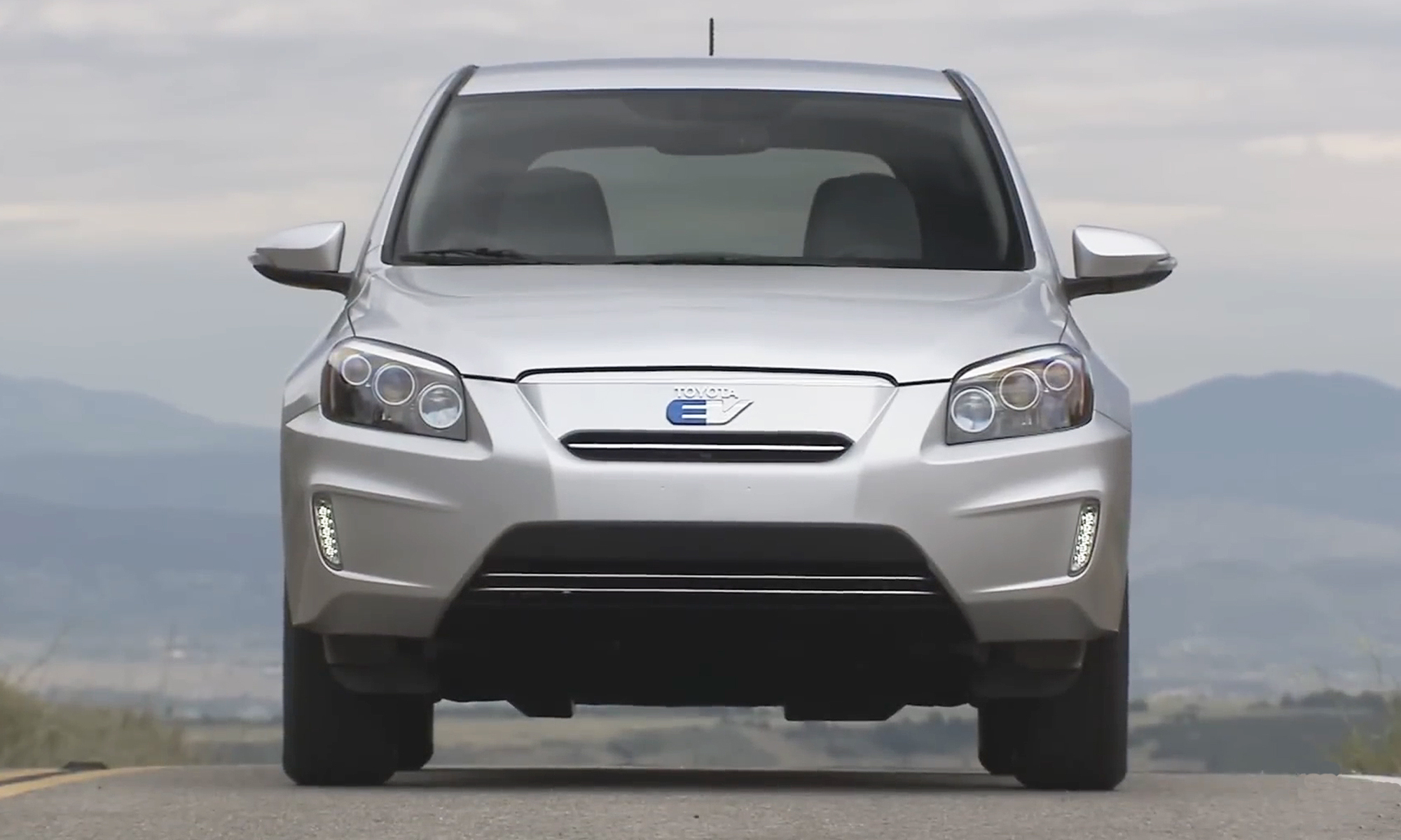 toyora rav4 electrico tesla 3