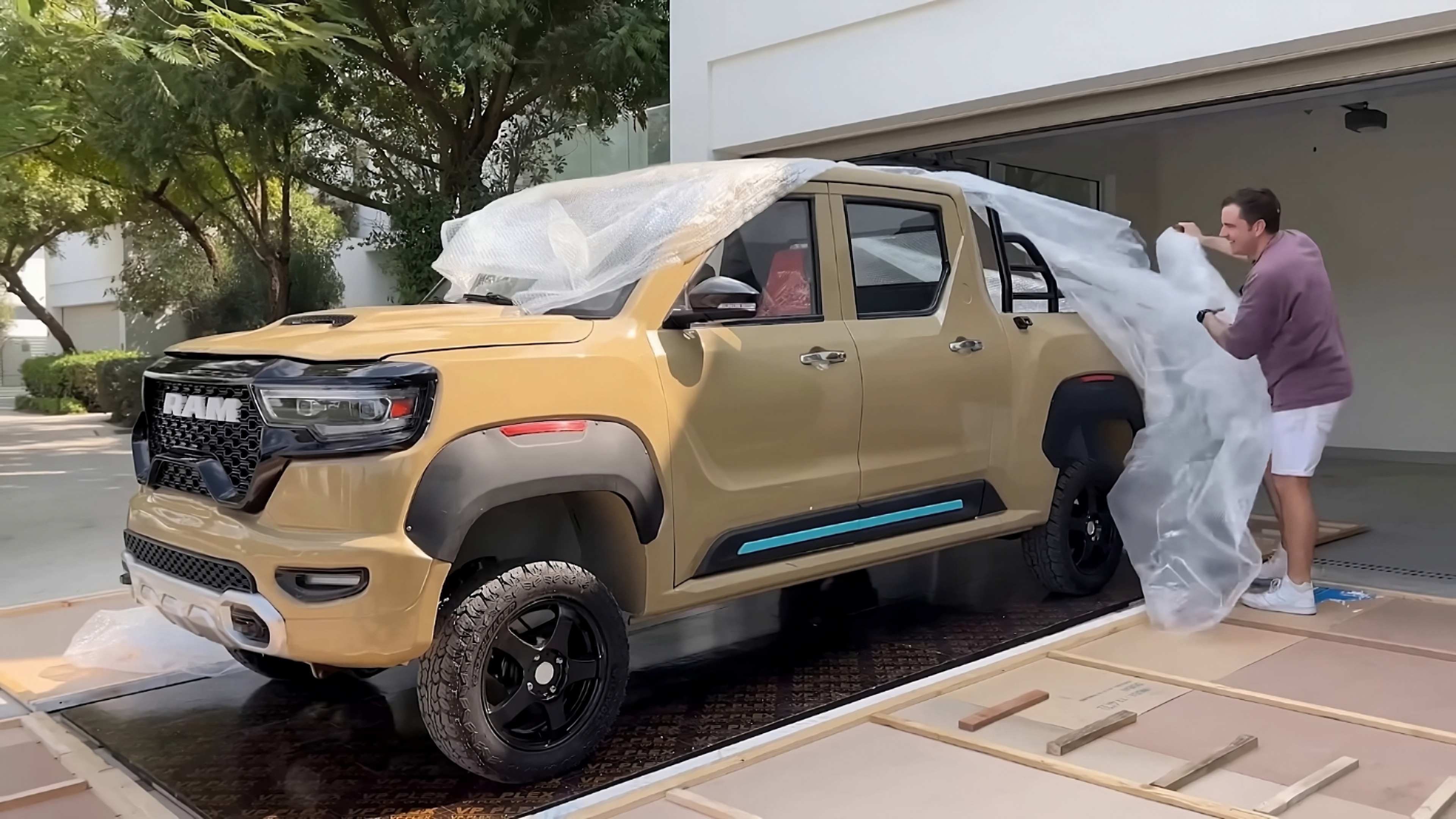 Pick Up chino copia Dodge RAM