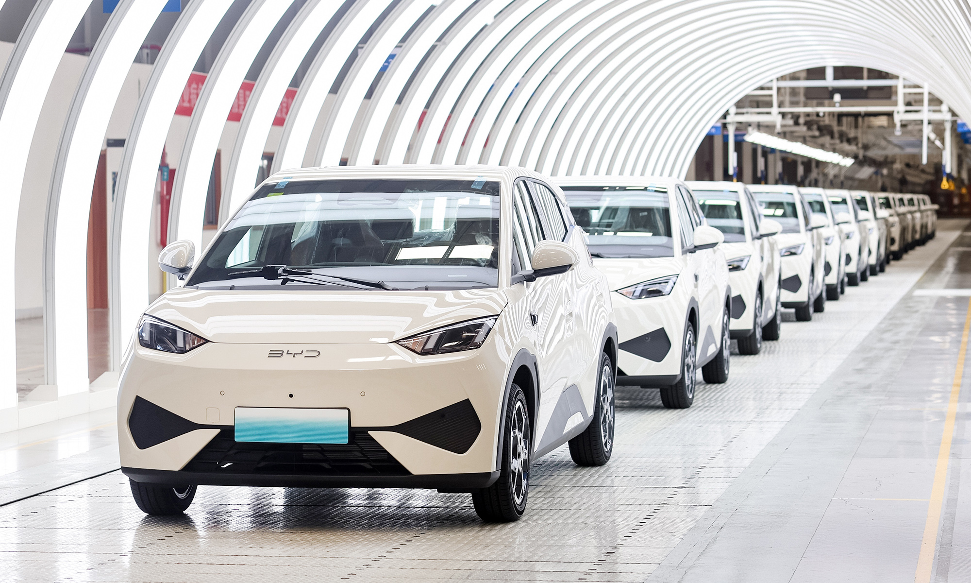 El BYD Dolphin Surf se posiciona como el segundo coche eléctrico más vendido en España.