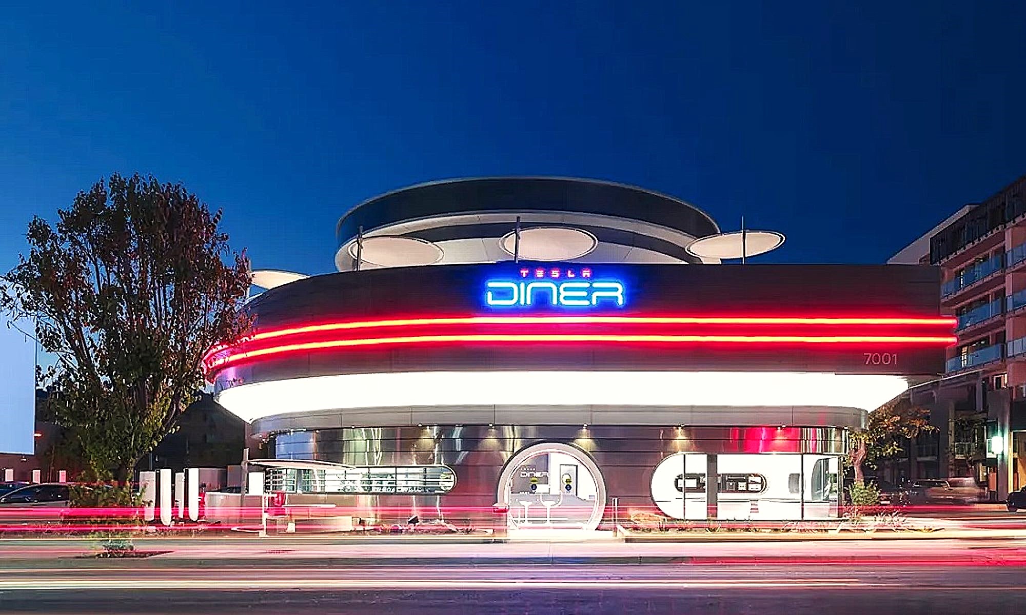 El último negocio de Elon Musk es el Tesla Dinner, un restaurante que ya ha sido calificado como 'un caos' por sus graves problemas nada más inaugurarse.