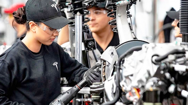 sistgema salarios tesla elon musl trabajadores cochers electricos 2
