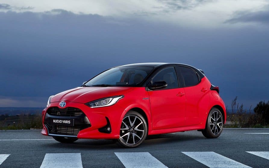  Ya está a la venta el nuevo Toyota Yaris, uno de los coches híbridos más económicos 