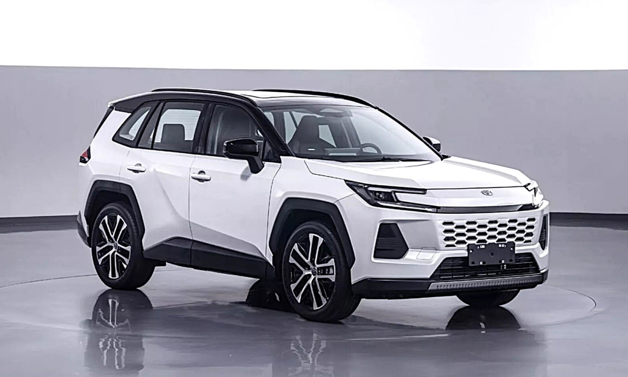 En China, la propia Toyota fabrica una copìa de su SUV híbrido Toyota RAV4. Y el mismo modelo super ventas, pero para el mercado chino.