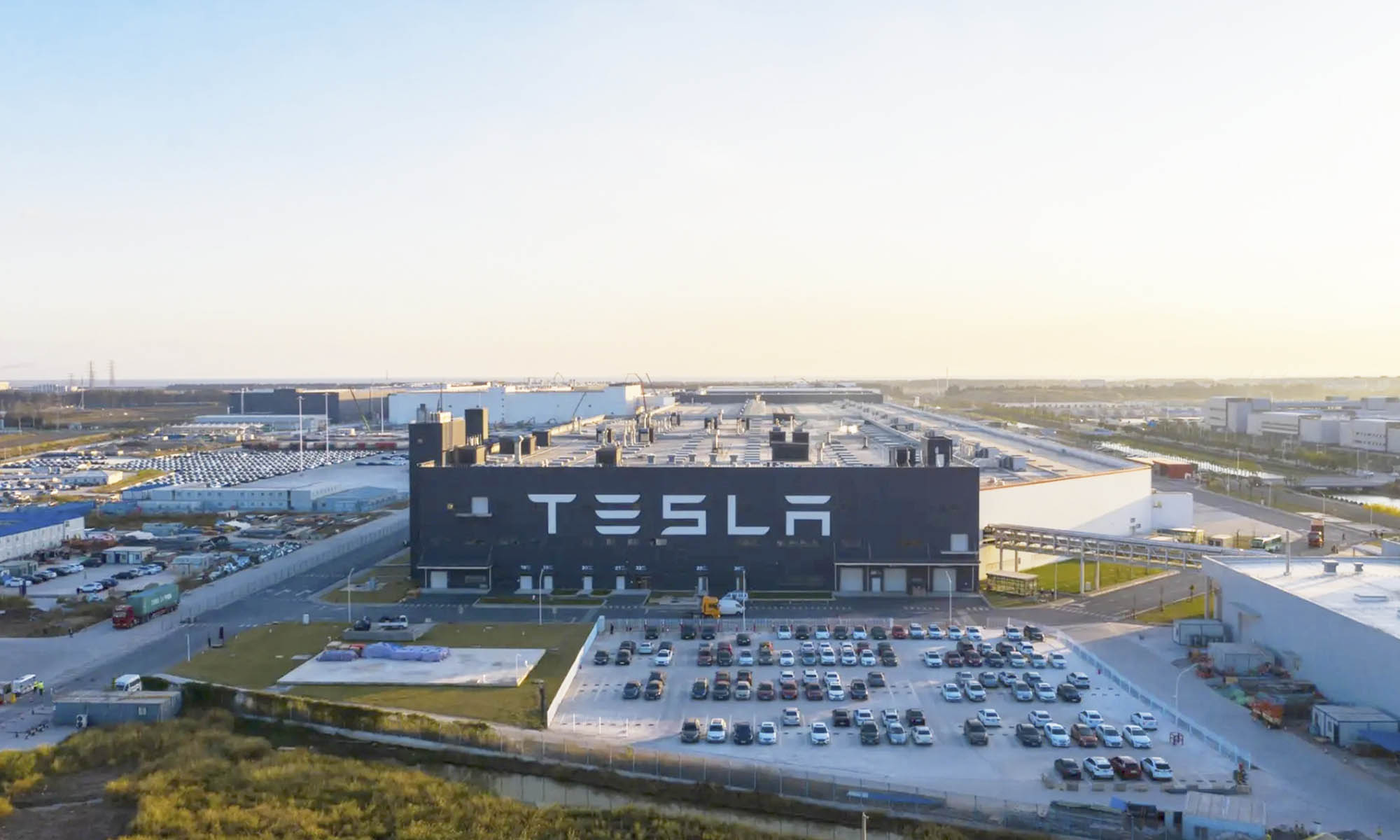 gigafactoria tesla valencia elon musk donald trump dana 1