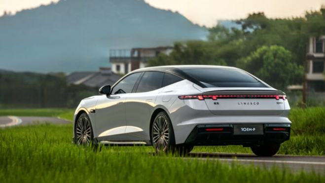 lynk & co 10 4