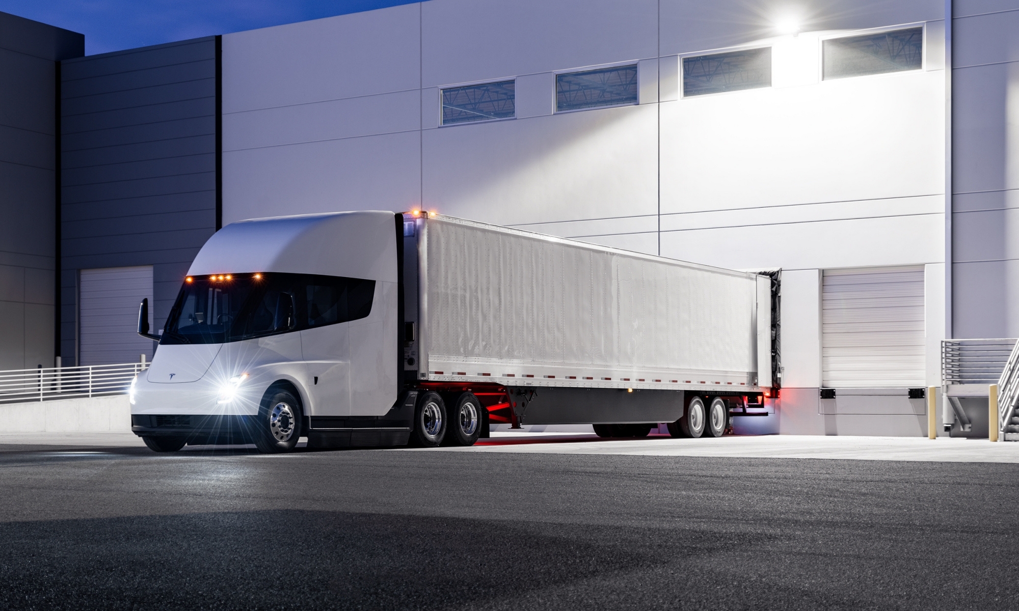 Tesla espera cambiar el rumbo del transporte de mercancías con el Tesla Semi.