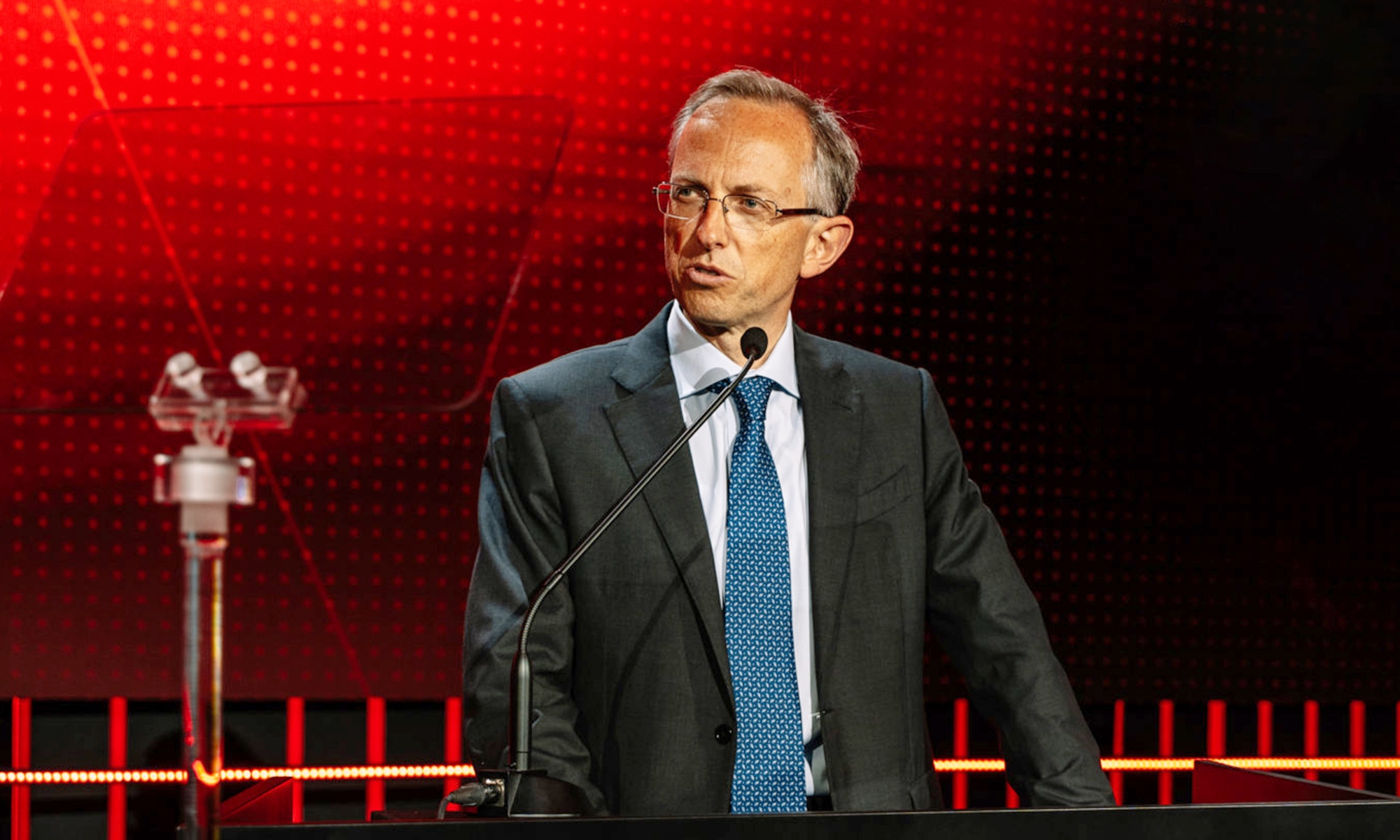 Benedetto Vigna, CEO de Ferrari, se muestra "muy confiado" con su primer coche eléctrico.