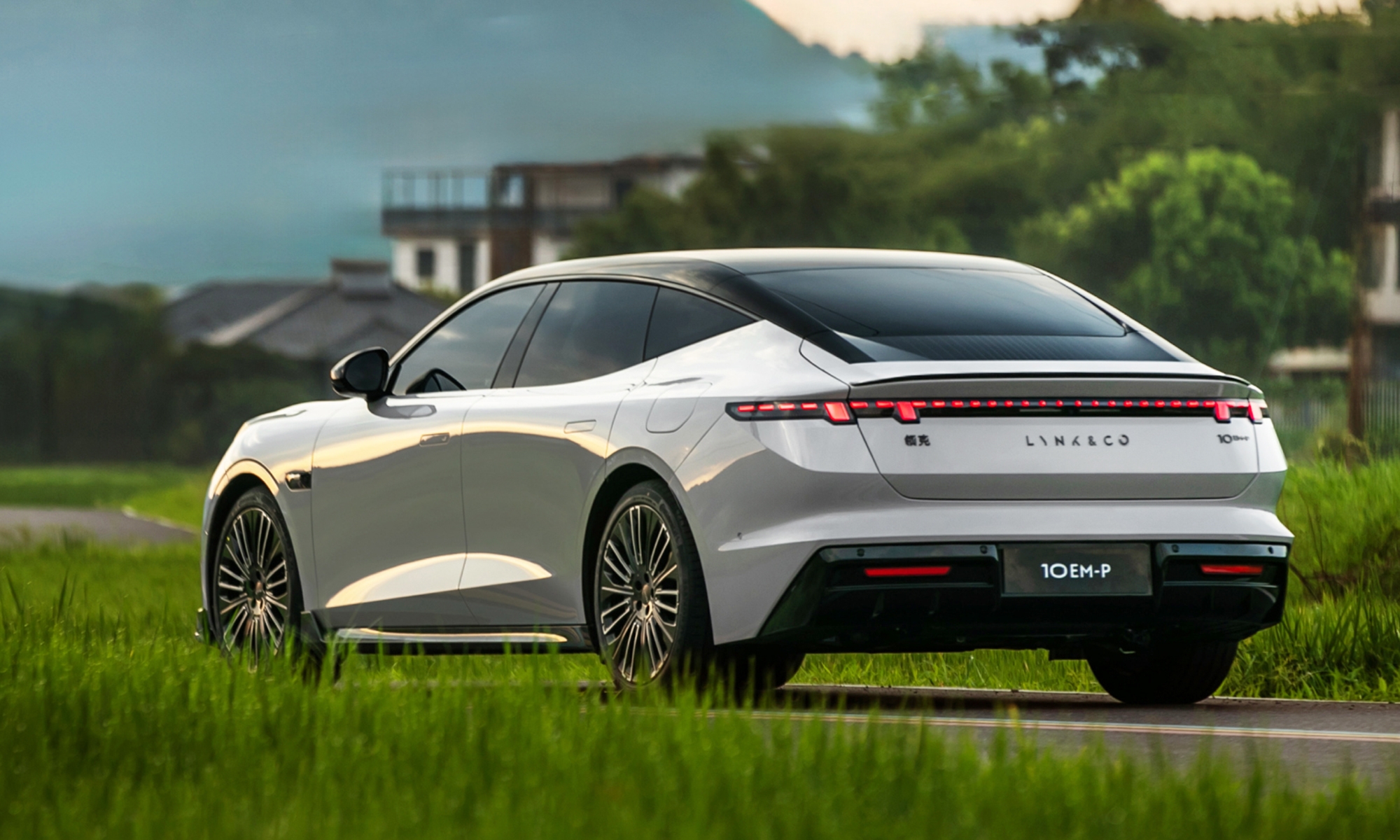 El Lynk & Co 10 EM-P supera las expectativas y alcanza las 12.886 reservas en su primer día.